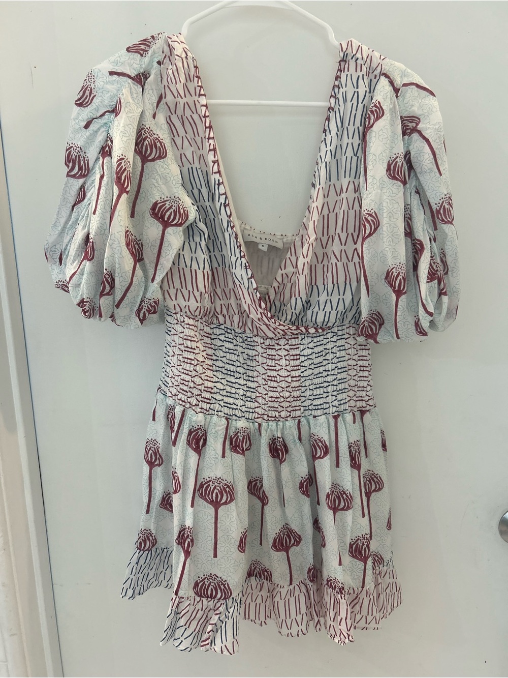 Ash and Eden Smocked Waist Deep V Puff Sleeve Small